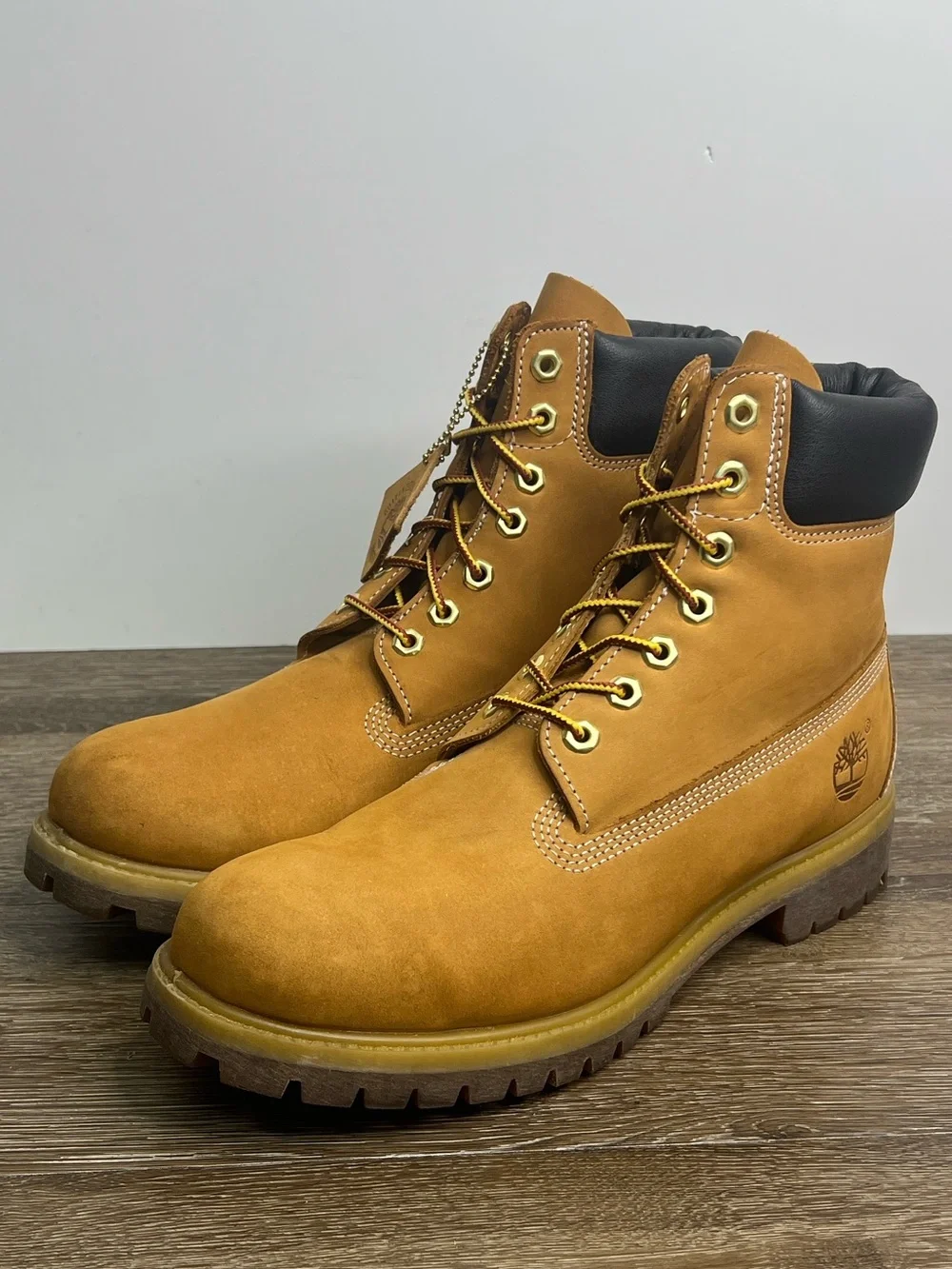 Timberland Premium 6-Inch Waterproof Wheat Nubuck Boots Size 9.5 M Style 10061